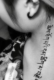 sexy bote tatoo sou zepòl la nan mòd Sanskrit tatoo la