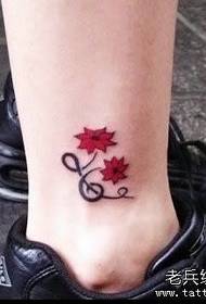piccoli tatuaggi a stella a cinque punte con piede fresco