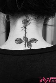 dekleta hrbet vratu črno-bela vrtnica lepa tetovaža