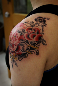 modello tatuaggio teschio rosa