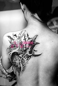 szépség váll varjú személyiség tetoválás