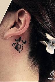 Malý vzor tetování čerstvého ucha