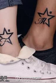 Couple de chevilles point classique motif de tatouage pentagramme épine