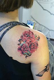 妖艳迷人的红玫瑰纹身图片