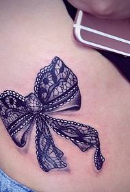 Utaratibu wa tattoo ya upinde wa 3d iliyofichwa ndani ya kiuno cha upande