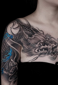 skönhet över axel draken tatuering mönster