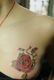 il tatuaggio della rosa rossa rappresenta una sorta di espressione del desiderio di amore