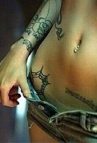 seksi djevojka cijelog tijela ličnost svježi uzorak tetovaža