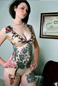 apprezzamento del modello del tatuaggio del tatuaggio del corpo completo della donna