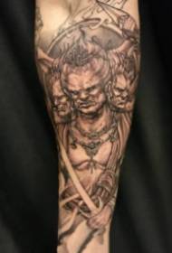 bellissimo tatuaggio a forma di braccio con braccio in stile tradizionale composto da 9 confezioni di braccio e tatuaggio