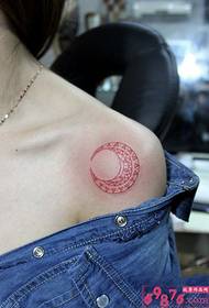 Skaists plecu mēness totēma tetovējuma attēls