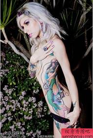 un grupo de tatuajes de sirenas de cintura sexy con costados