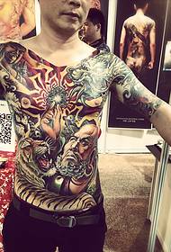 Tatuaggio totem da schiacciare il petto maschile maturo 114751 - tatuaggio abbagliante di calamari color petto abbagliante