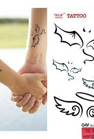 një grup i modeleve të tatuazheve të engjëjve të dashuruar