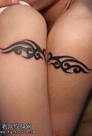 mazingira ya mkono totem tattoo