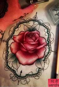 el mejor tatuaje recomendó un colorido tatuaje de rosa