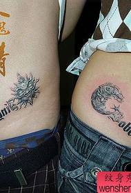 coppia addominale Tatuaggio intagliato a pietra con luna di sole
