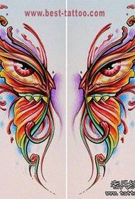 Татуювання показують групу татуювань метеликів, які символізують початок змін і відродження