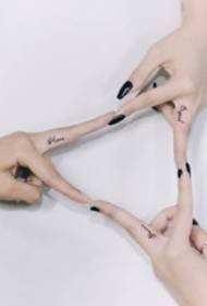 18 disegni di tatuaggi semplici e freschi che piacciono agli amanti, alle ragazze?