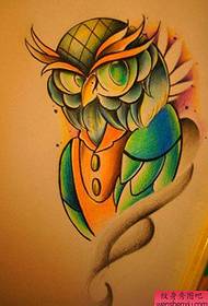 Tattoo show bar ayaa ku talisay qaab qoraal gacmeedka taranka canabka midabka leh