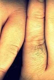 手指愛情侶關鍵紋身圖案