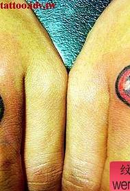 hand färg par skalle kärlek tatuering