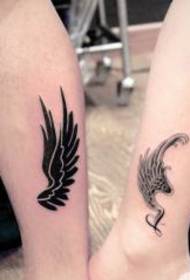 perna de patrón de tatuaxe de ás de parella