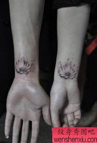 arm პოპულარული ლამაზი წყვილი lotus tattoo ნიმუში