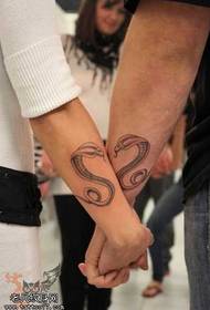 modello di tatuaggio coppia serpente a mano