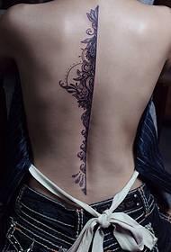 modello del tatuaggio del totem della spina dorsale meravigliosamente bello