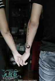 coppia classica di picculu mudellu inglese di tatuaggi