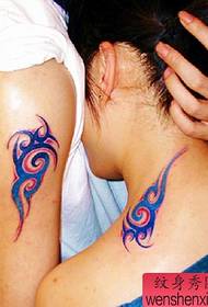 värillinen pari totem tatuointi