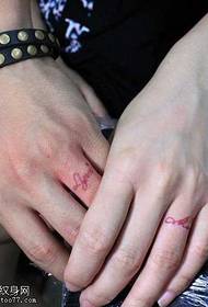 手指紅色時尚情侶紋身模式