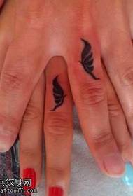 finger swarte flinter tattoo patroan
