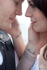 par med samma stycke älskar engelska tatueringsmönstret