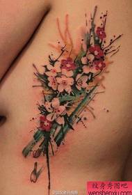 креативна тетоважа прскања боје у боји дјелује