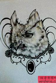 pokaz tatuażu dzielący jeden tatuaż sowy reprezentujący mądrość