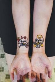 un par de simples tatuajes de parella de debuxos animados