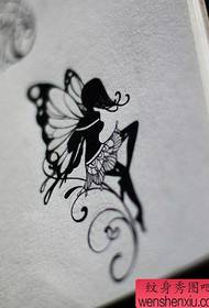 Un patrón de tatuaje de ángel elfo