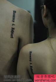 išskirtinis populiarus poros raidės tatuiruotės modelis