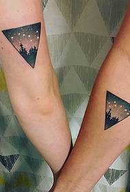 twa modellen fan totem tattoos tige geskikt foar breidspearen