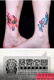 πόδι όμορφο δημοφιλές ζευγάρι μοτίβο τατουάζ κλειδί