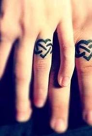 Finger kärlek par tatuering mönster