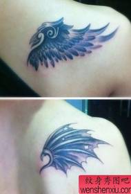 skouer 'n paar engel demon vleuels tattoo patroon
