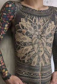 kuphimba thupi lonse lodzaza ndi tattoo ya totem