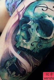 un gruppo di opere creative del tatuaggio del cranio