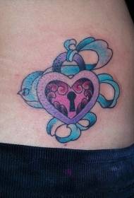 lucchetto a forma di cuore con motivo tatuaggio a nastro blu