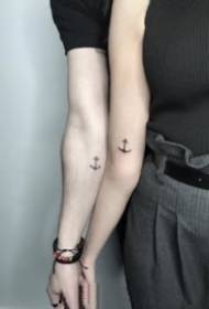 apprezzamento molto piccolo del tatuaggio delle coppie ultra-semplici di coppie