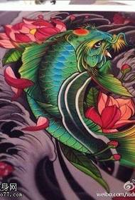 彩色傳統鯉魚紋身手稿作品
