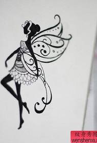 un lavoro di tatuaggio elfo